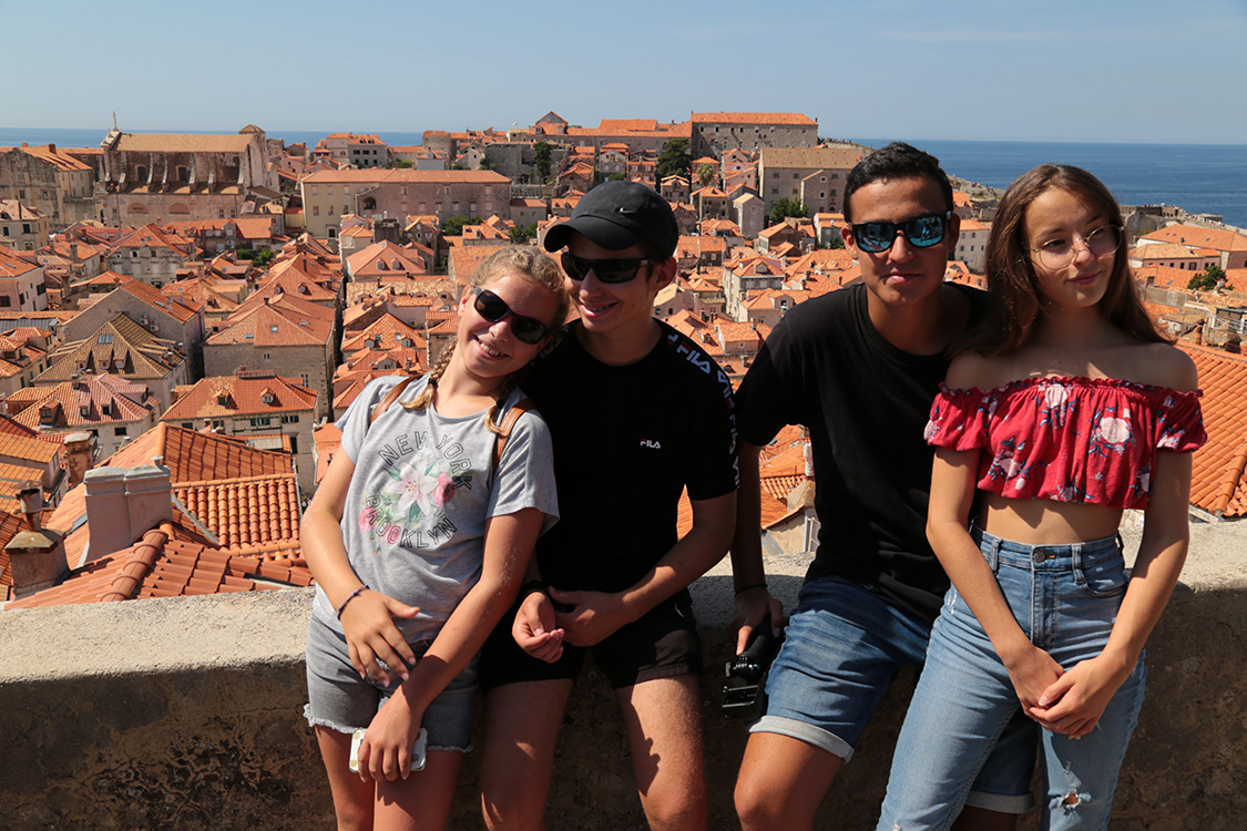 Croatie.
Et quand on vient Ã  Dubrovnik, on fait comme tout le monde : on fait le tour des remparts !