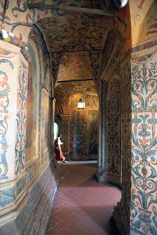 Moscou.
CathÃ©drale Saint-Basile-le-Bienheureux.
Le corridor Ã  l'Ã©tage.