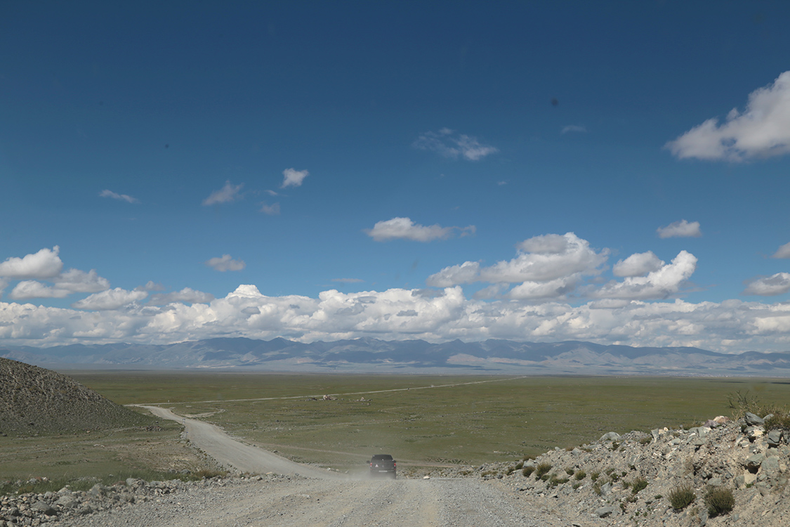 Plateau d'Ukok.
C'est parti pour une excursion organisÃ©e par Sylvain pour rejoindre un lac situÃ© Ã  quelques kilomÃ¨tres de la frontiÃ¨re mongole.