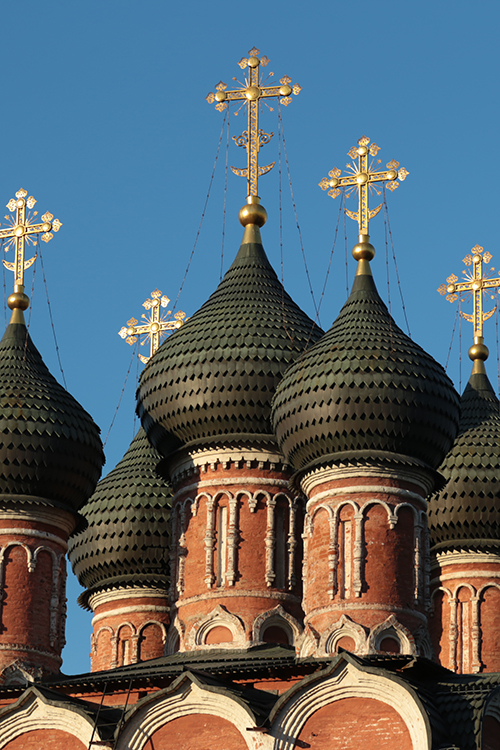 Moscou.
On a croisÃ© une jolie petite Ã©glise lors d'une balade derriÃ¨re le thÃ©Ã¢tre du BolchoÃ¯ pour rejoindre notre appartement. 