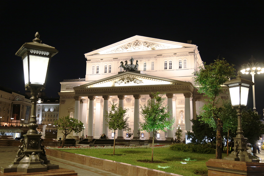 Moscou by night.
Le BolchoÃ¯.