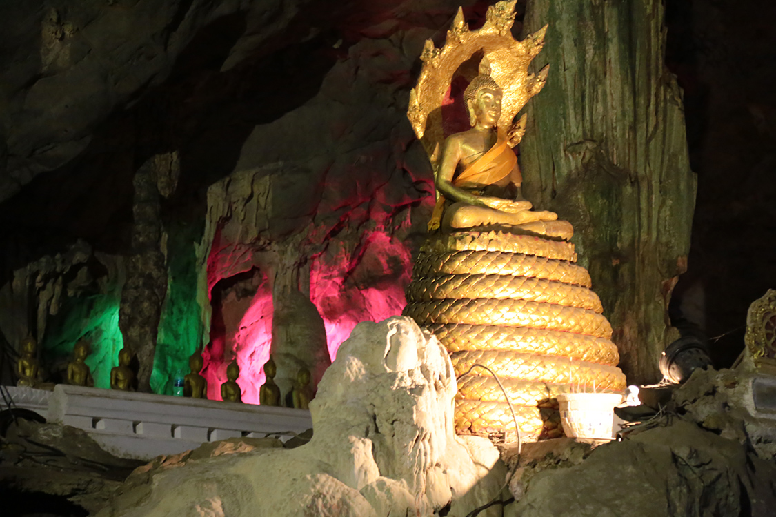 Phetchaburi.
Grotte Khao Luang.
Haut lieu du bouddhisme, cette grotte dÃ©gage un certain charme surannÃ©.