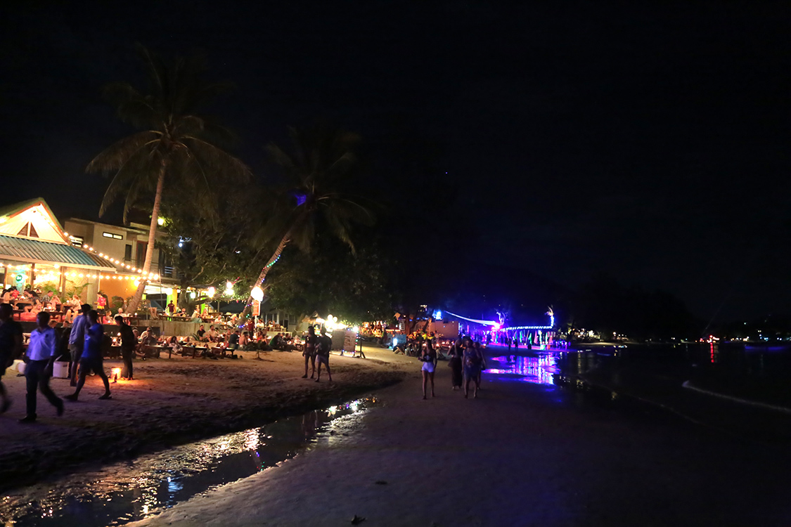 Koh Tao.
RÃ©veillon du 31 dÃ©cembre.
C'est la fÃªte Ã  la plage !